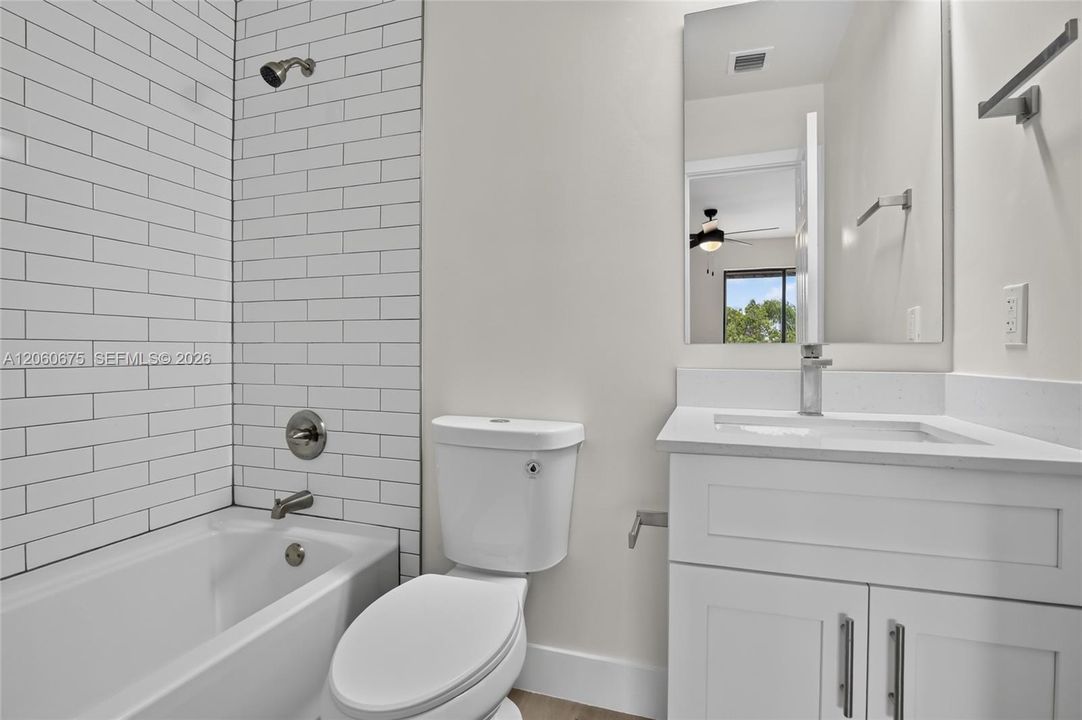 En Venta: $450,000 (3 camas, 3 baños, 1720 Pies cuadrados)