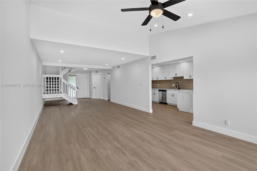 En Venta: $450,000 (3 camas, 3 baños, 1720 Pies cuadrados)