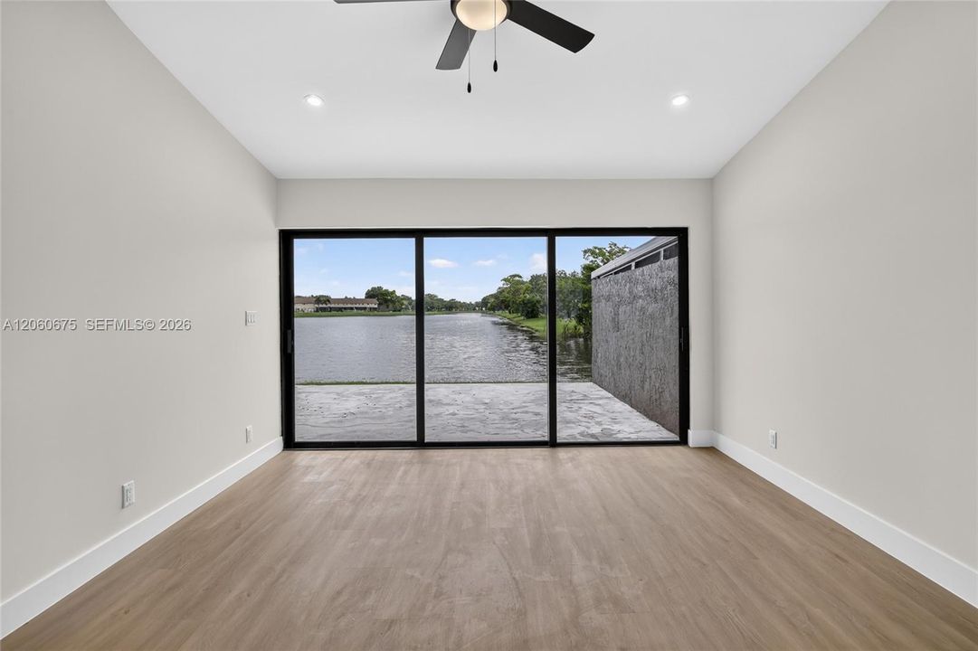 En Venta: $450,000 (3 camas, 3 baños, 1720 Pies cuadrados)