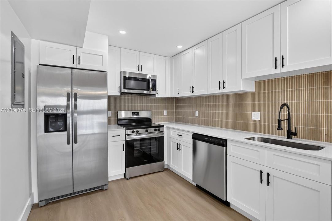 En Venta: $450,000 (3 camas, 3 baños, 1720 Pies cuadrados)