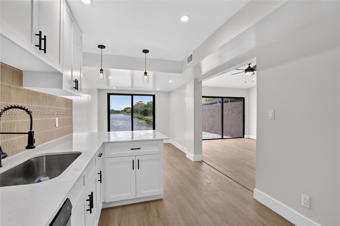 En Venta: $450,000 (3 camas, 3 baños, 1720 Pies cuadrados)