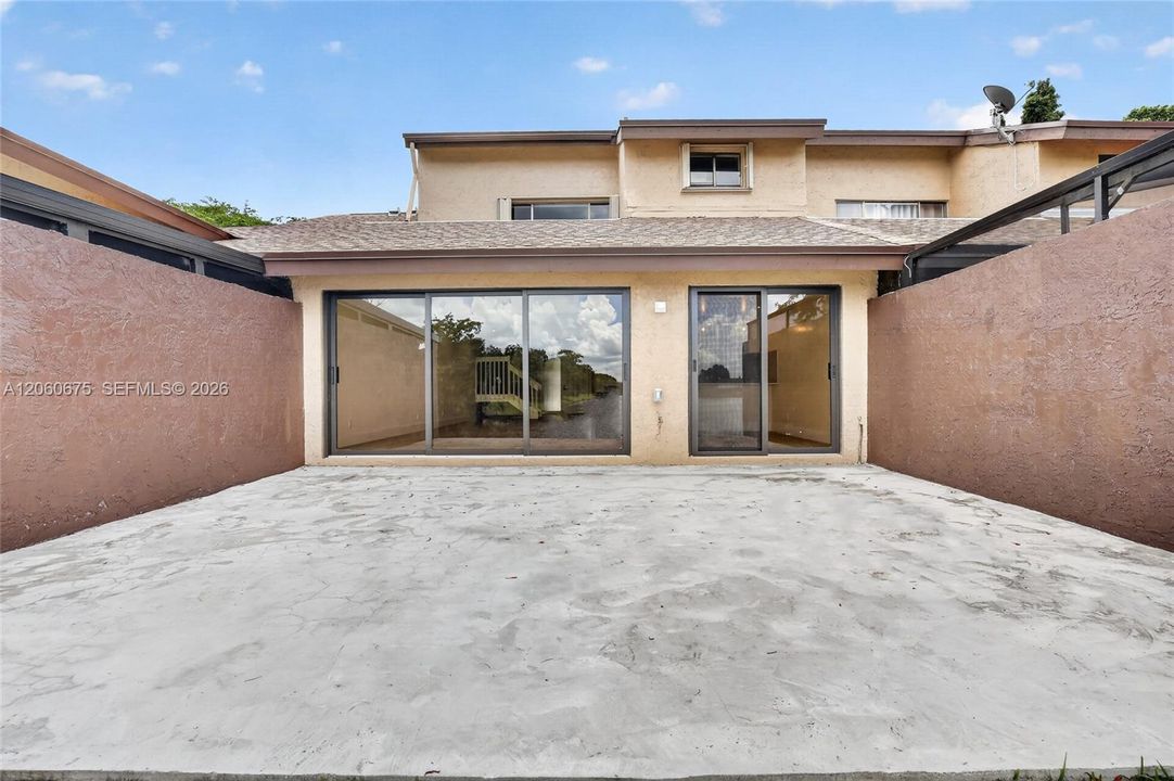 En Venta: $450,000 (3 camas, 3 baños, 1720 Pies cuadrados)