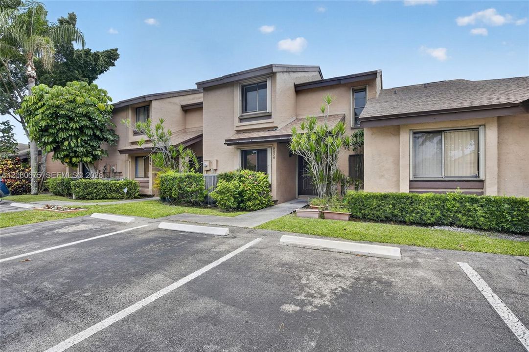 En Venta: $450,000 (3 camas, 3 baños, 1720 Pies cuadrados)