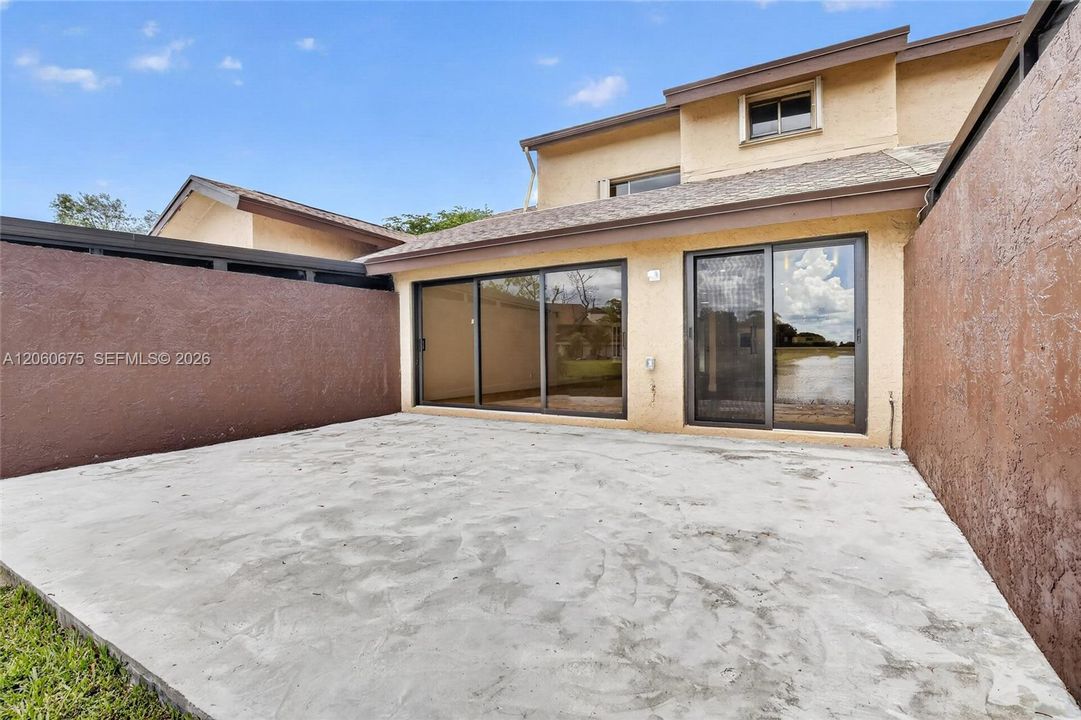 En Venta: $450,000 (3 camas, 3 baños, 1720 Pies cuadrados)
