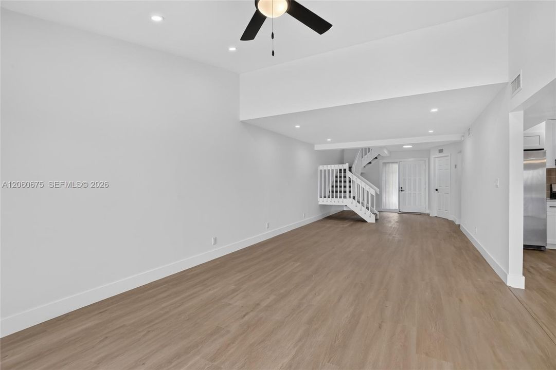 En Venta: $450,000 (3 camas, 3 baños, 1720 Pies cuadrados)