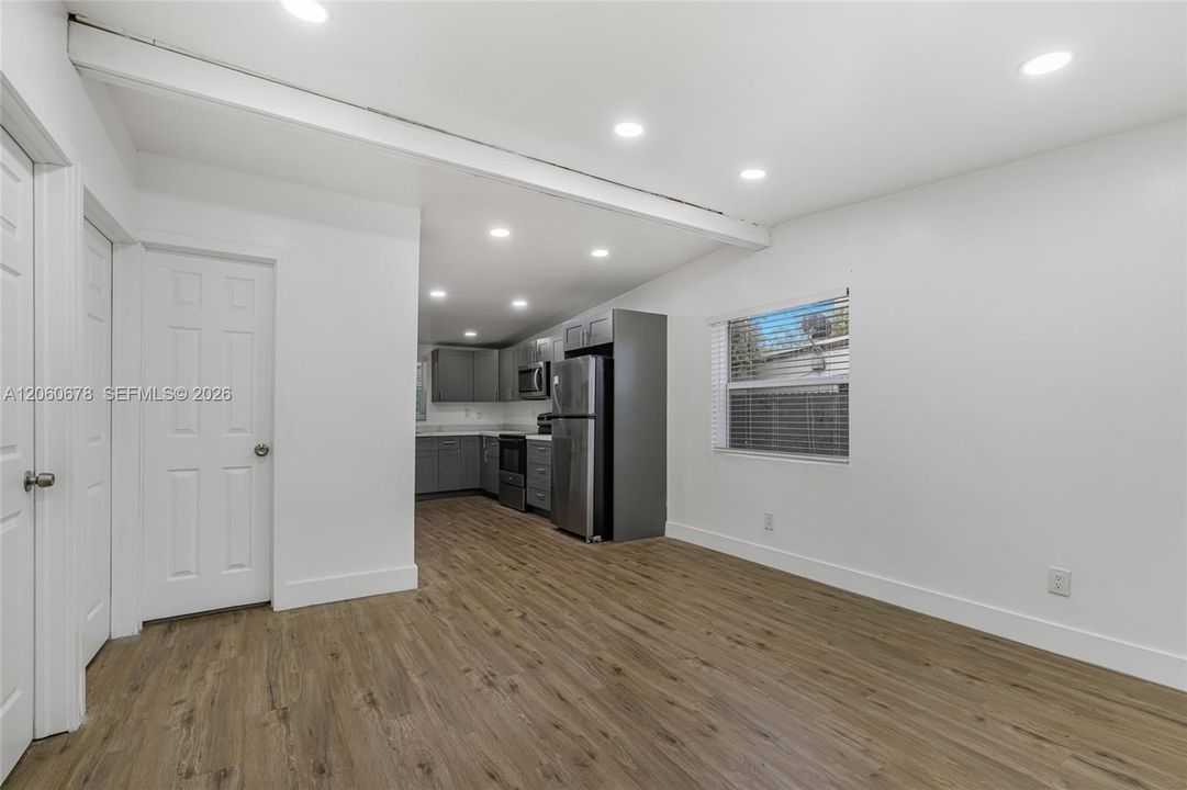 В аренду: $3,500 (4 спален, 2 ванн, 827 Квадратных фут)