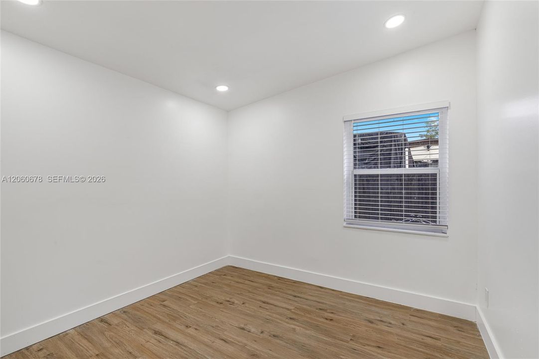 В аренду: $3,500 (4 спален, 2 ванн, 827 Квадратных фут)