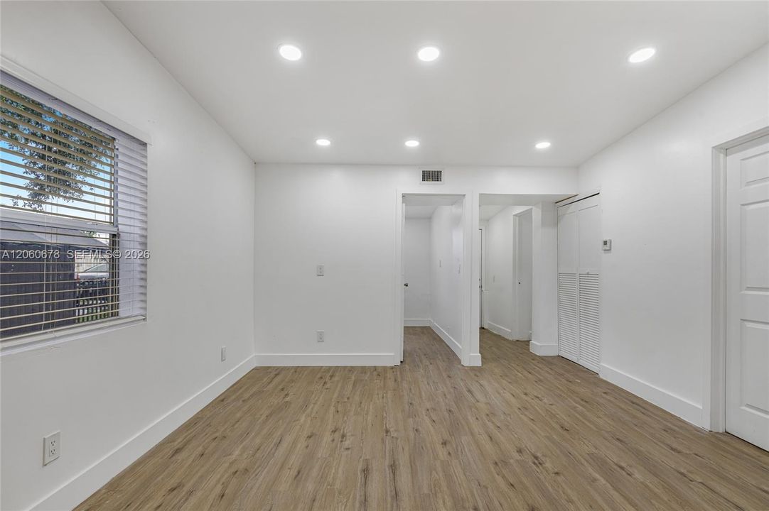 В аренду: $3,500 (4 спален, 2 ванн, 827 Квадратных фут)