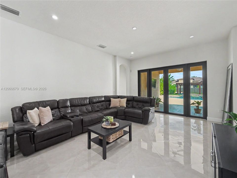На продажу: $1,395,000 (4 спален, 3 ванн, 2318 Квадратных фут)