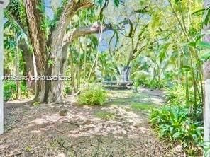 For Rent: $6,500 (3 beds, 2 baths, 1995 Square Feet)