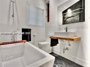 For Rent: $6,500 (3 beds, 2 baths, 1995 Square Feet)