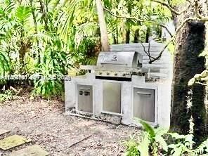For Rent: $6,500 (3 beds, 2 baths, 1995 Square Feet)