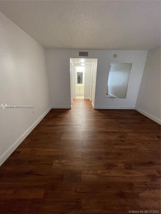 В аренду: $1,775 (1 спален, 1 ванн, 764 Квадратных фут)