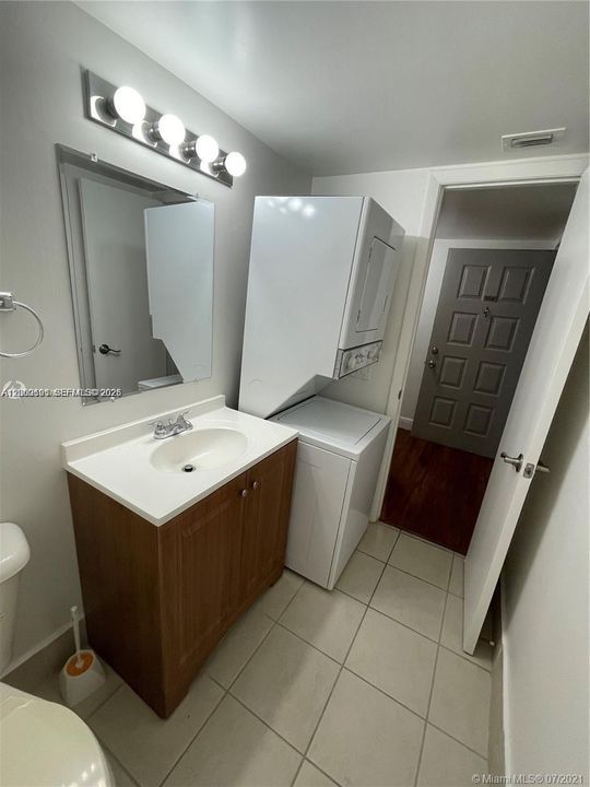 В аренду: $1,775 (1 спален, 1 ванн, 764 Квадратных фут)