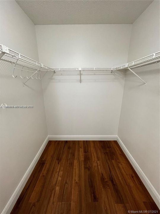 В аренду: $1,775 (1 спален, 1 ванн, 764 Квадратных фут)