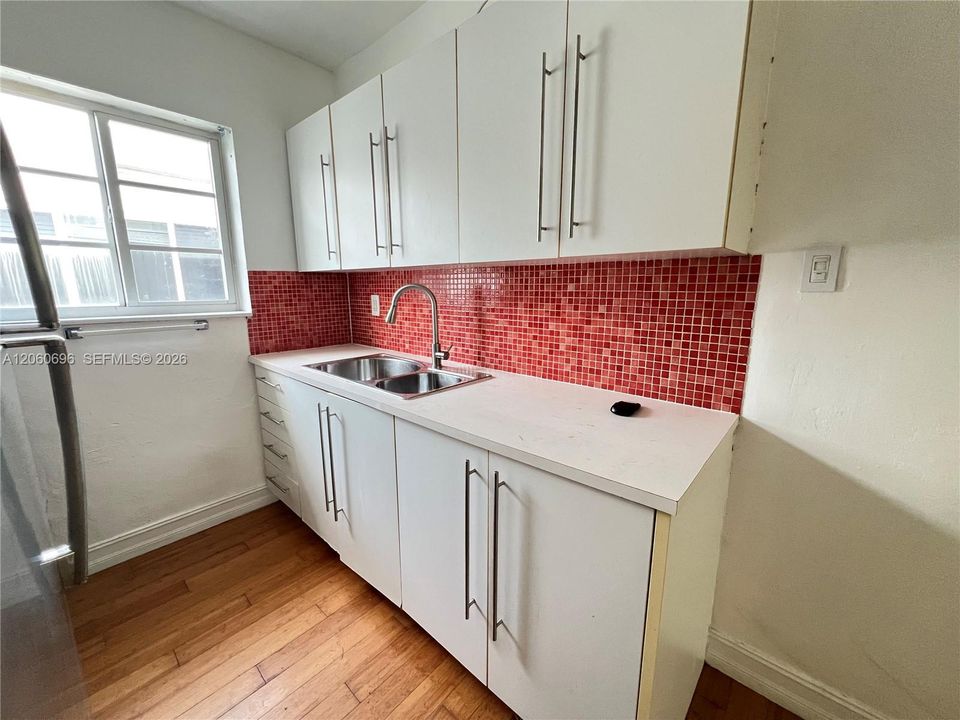В аренду: $1,650 (0 спален, 1 ванн, 387 Квадратных фут)