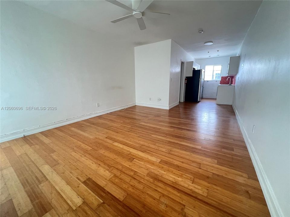В аренду: $1,650 (0 спален, 1 ванн, 387 Квадратных фут)