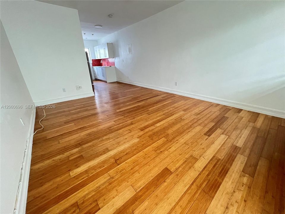 В аренду: $1,650 (0 спален, 1 ванн, 387 Квадратных фут)