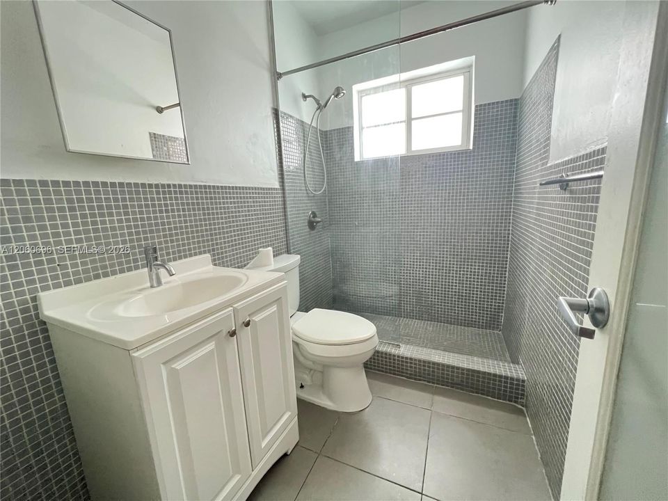 В аренду: $1,650 (0 спален, 1 ванн, 387 Квадратных фут)