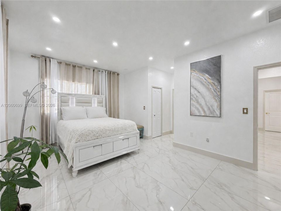 На продажу: $670,000 (4 спален, 3 ванн, 2224 Квадратных фут)