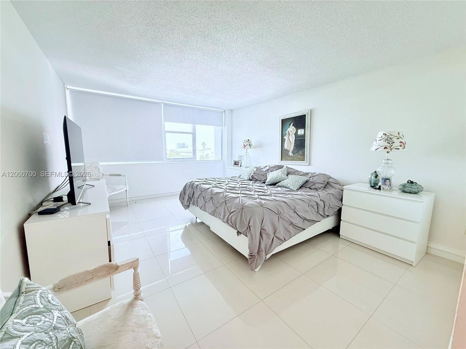 For Sale: $579,000 (2 beds, 2 baths, 1222 Square Feet)