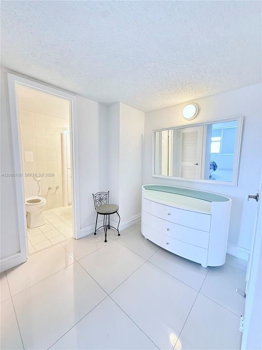 For Sale: $579,000 (2 beds, 2 baths, 1222 Square Feet)