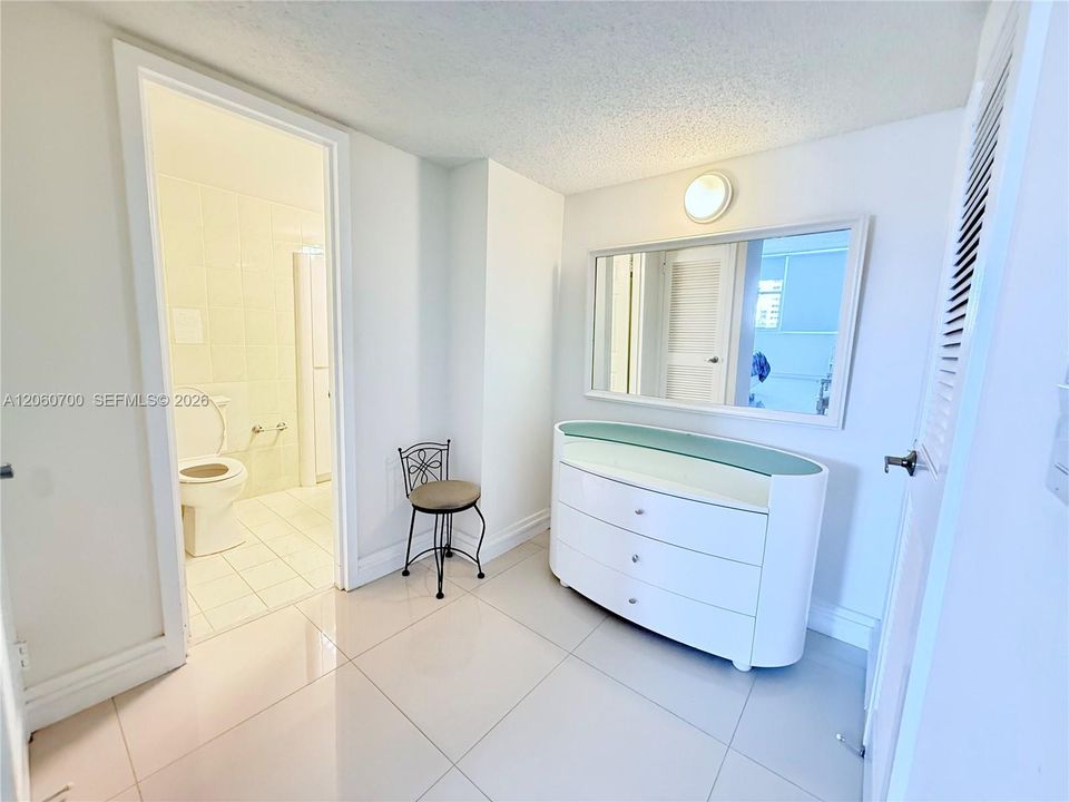 For Sale: $579,000 (2 beds, 2 baths, 1222 Square Feet)