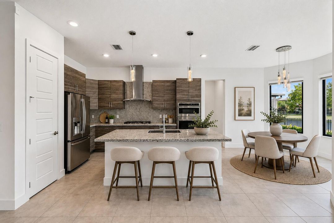 Kitchen and breakfast