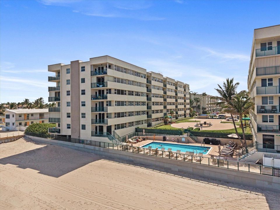 BEACH CONDO