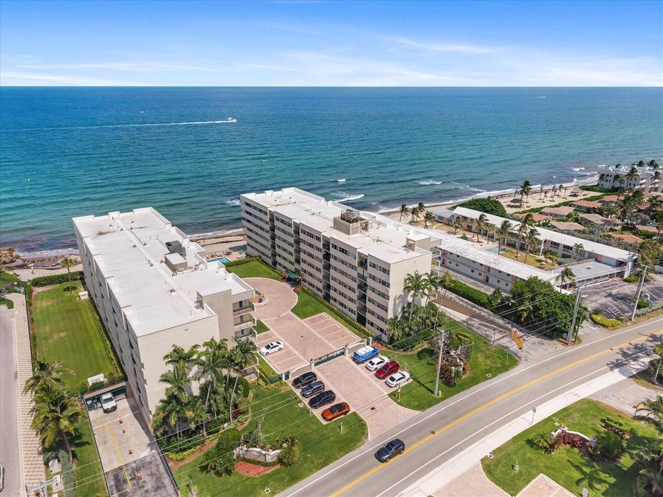 BEACHFRONT CONDO