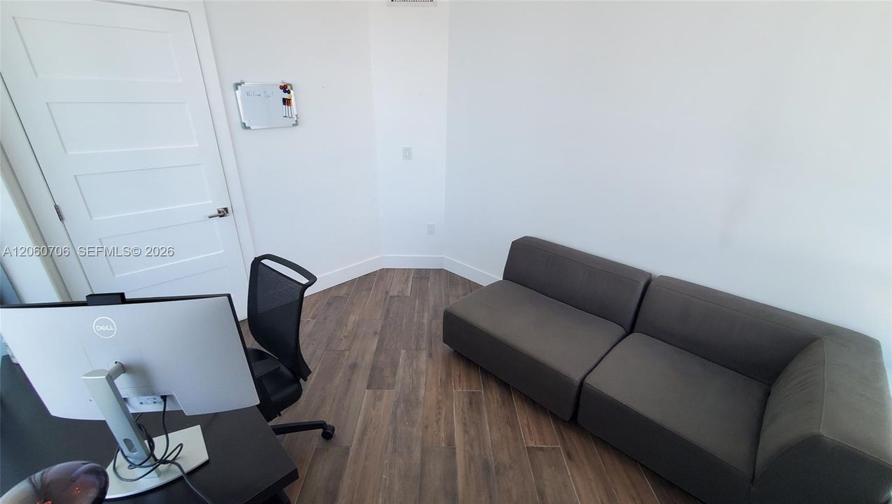 2nd bedroom