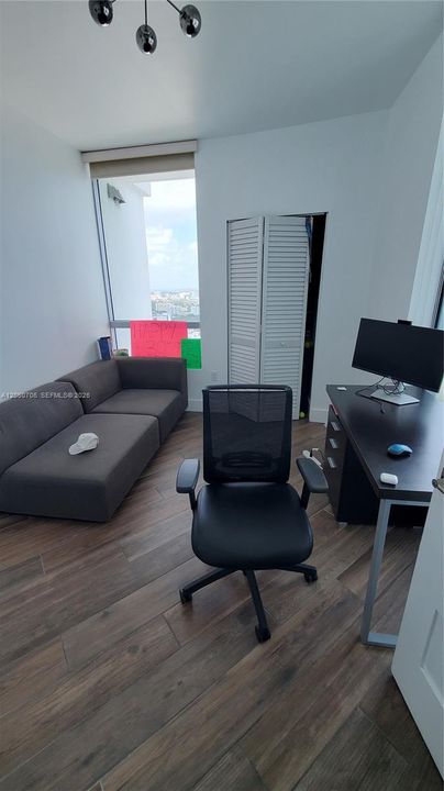 2nd bedroom