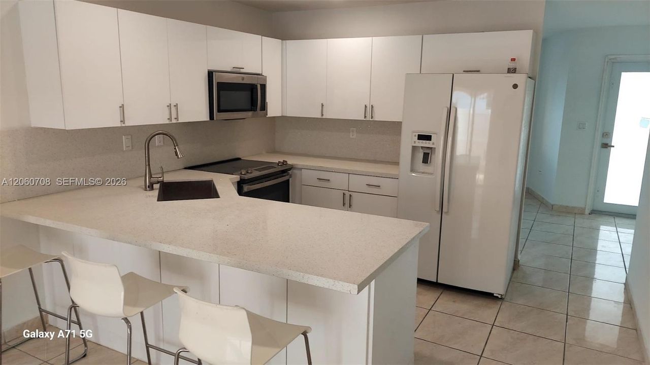 В аренду: $2,850 (3 спален, 2 ванн, 1108 Квадратных фут)