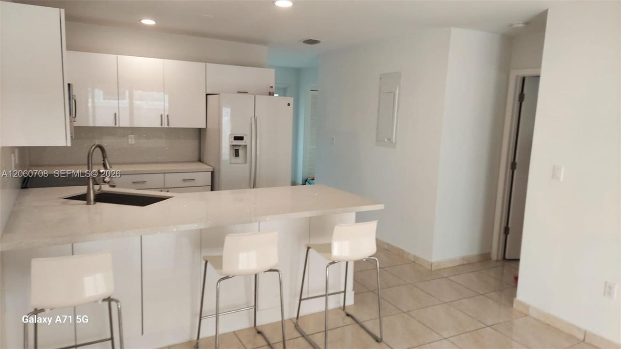 В аренду: $2,850 (3 спален, 2 ванн, 1108 Квадратных фут)