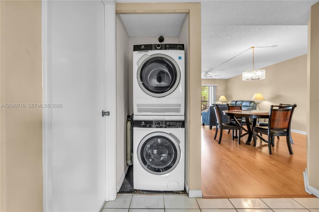 En Venta: $175,000 (2 camas, 2 baños, 1364 Pies cuadrados)