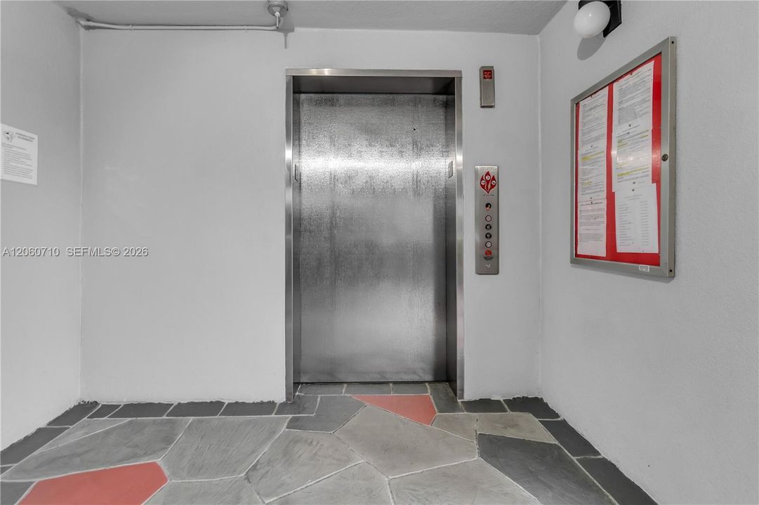 En Venta: $175,000 (2 camas, 2 baños, 1364 Pies cuadrados)