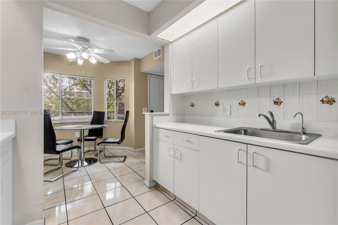 En Venta: $175,000 (2 camas, 2 baños, 1364 Pies cuadrados)