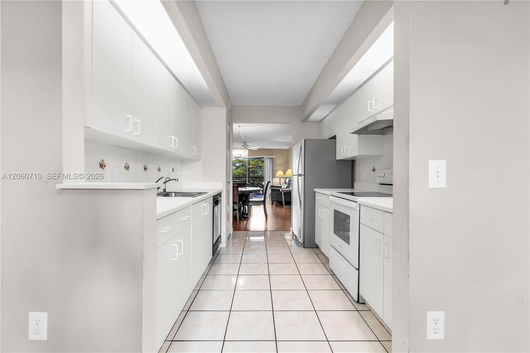 En Venta: $175,000 (2 camas, 2 baños, 1364 Pies cuadrados)
