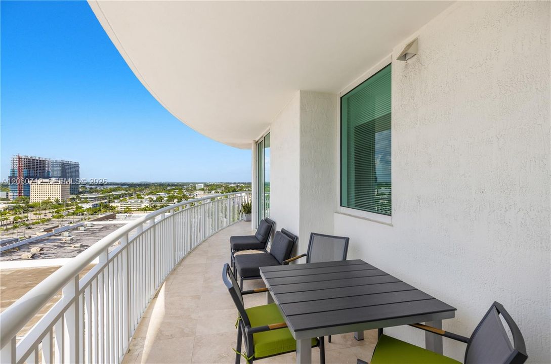 For Sale: $529,000 (2 beds, 2 baths, 1354 Square Feet)