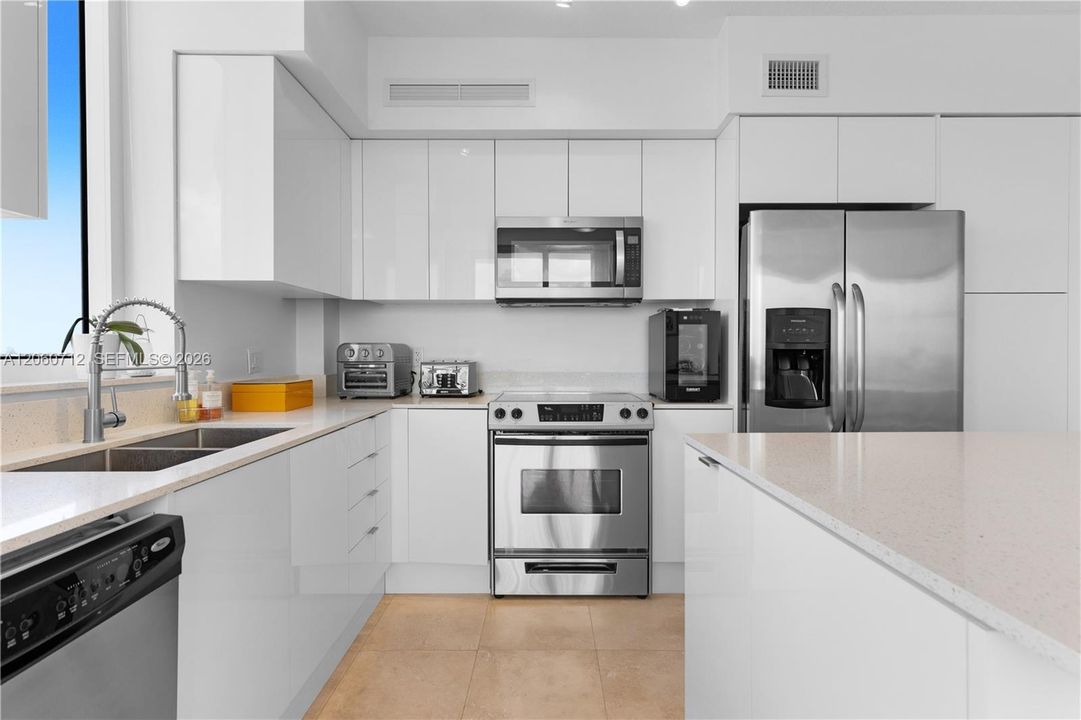 For Sale: $529,000 (2 beds, 2 baths, 1354 Square Feet)