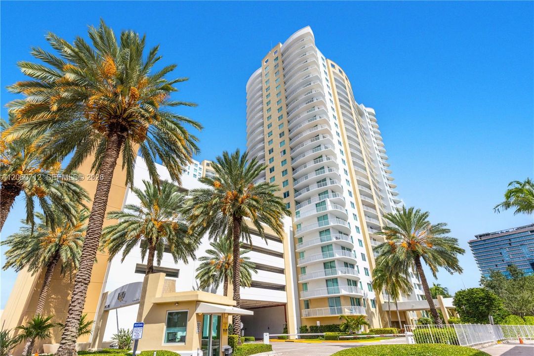 For Sale: $529,000 (2 beds, 2 baths, 1354 Square Feet)