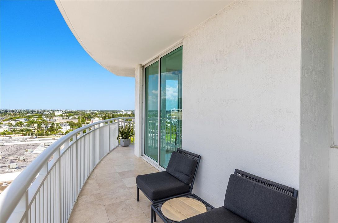For Sale: $529,000 (2 beds, 2 baths, 1354 Square Feet)