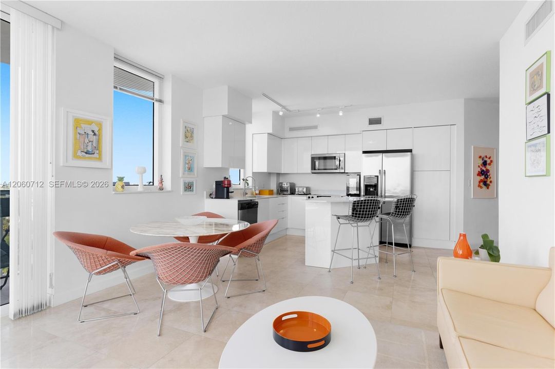 For Sale: $529,000 (2 beds, 2 baths, 1354 Square Feet)