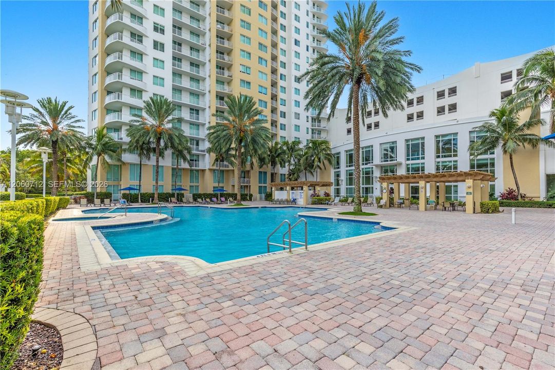 For Sale: $529,000 (2 beds, 2 baths, 1354 Square Feet)