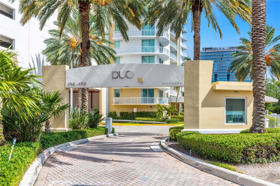 For Sale: $529,000 (2 beds, 2 baths, 1354 Square Feet)