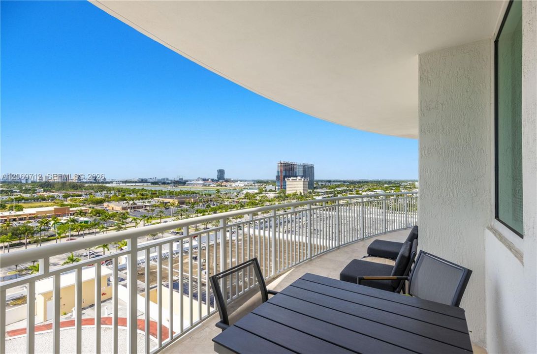For Sale: $529,000 (2 beds, 2 baths, 1354 Square Feet)