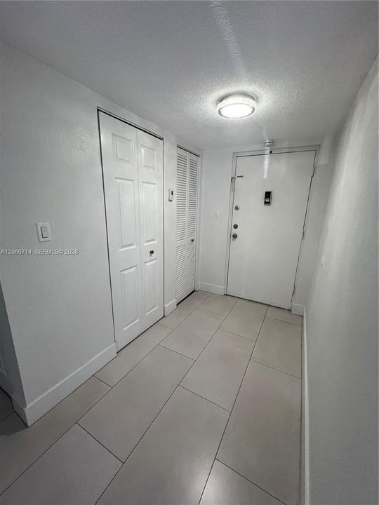 В аренду: $2,500 (2 спален, 2 ванн, 838 Квадратных фут)