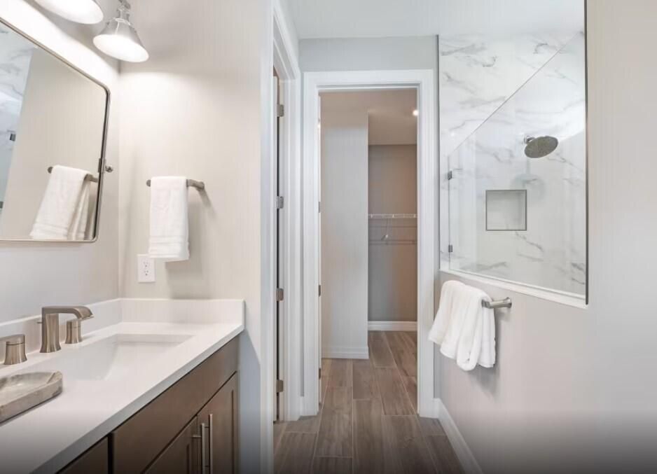 Easley Owner's Shower