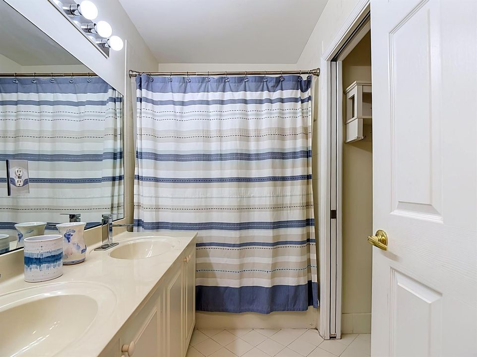 1154 Oakwater Drive-51