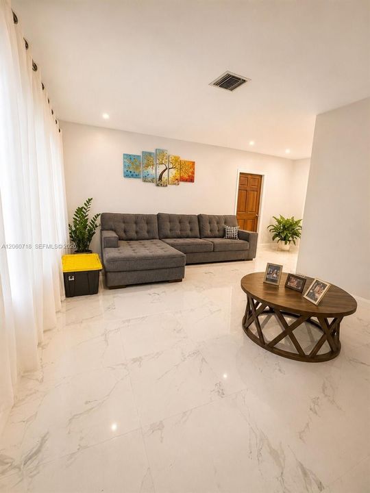 En Venta: $625,000 (3 camas, 2 baños, 1799 Pies cuadrados)